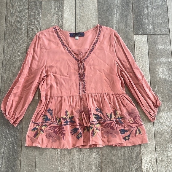 Francesca's Size Medium Pink Embroidered Peplum Bohemian Style Top - Picture 3 of 8